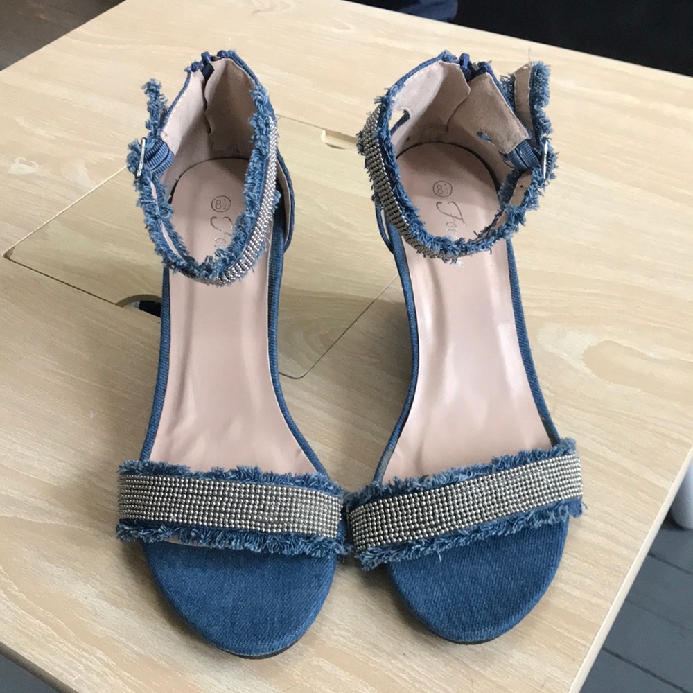 Sandals - Picture 2 of 7